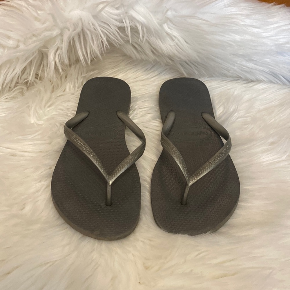 Grey/Silver Havainas